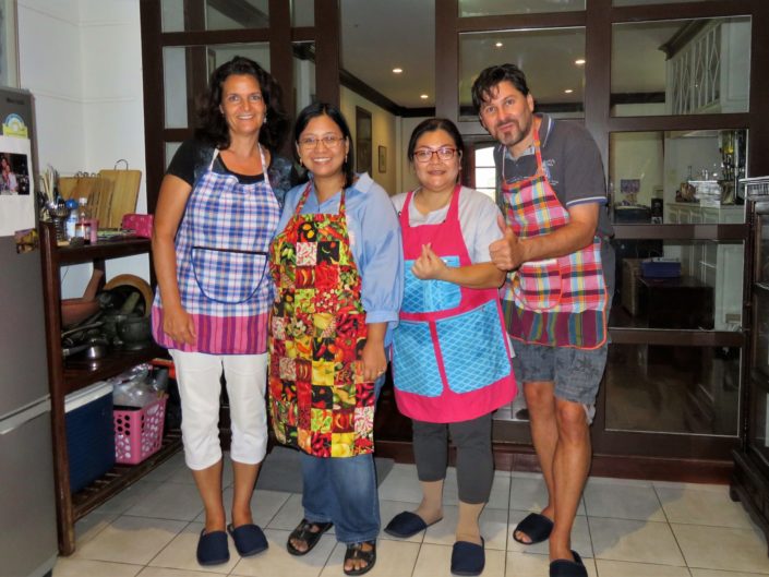 Angsana und Nitche, unsere Unterstützung beim Kochkurs in Bangkok